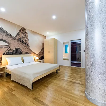 Split City Rooms Room photo