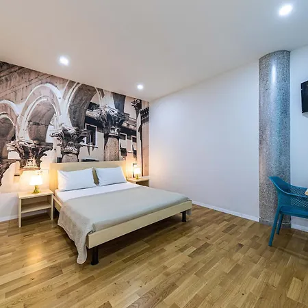 Split City Rooms Room photo